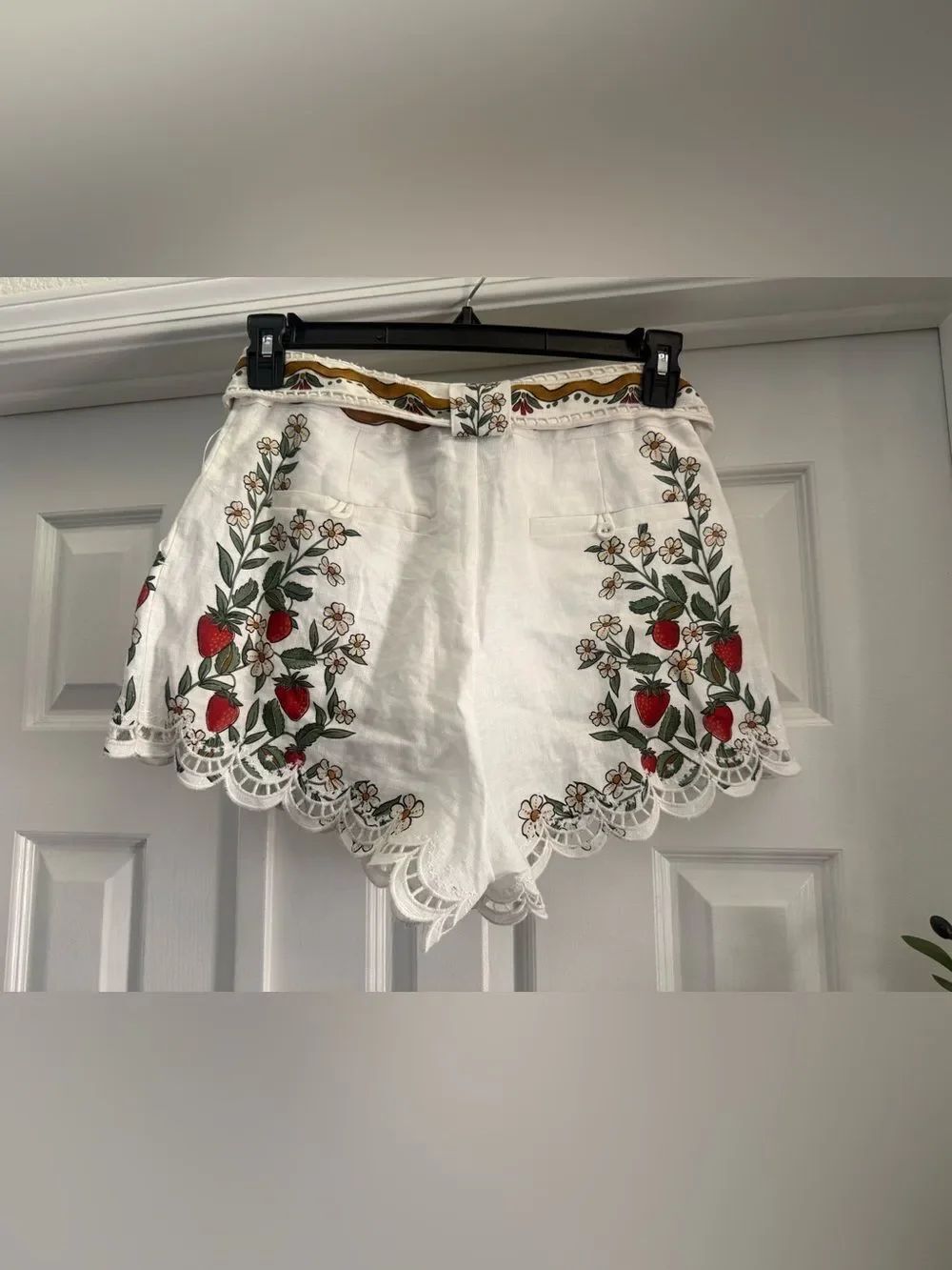 Farm Rio
Farm Rio Fruit Beauty Embroidered Shorts - Picture 5 of 6